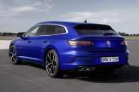 Kombiként, konnektoros hibridként újult meg a VW Arteon 62