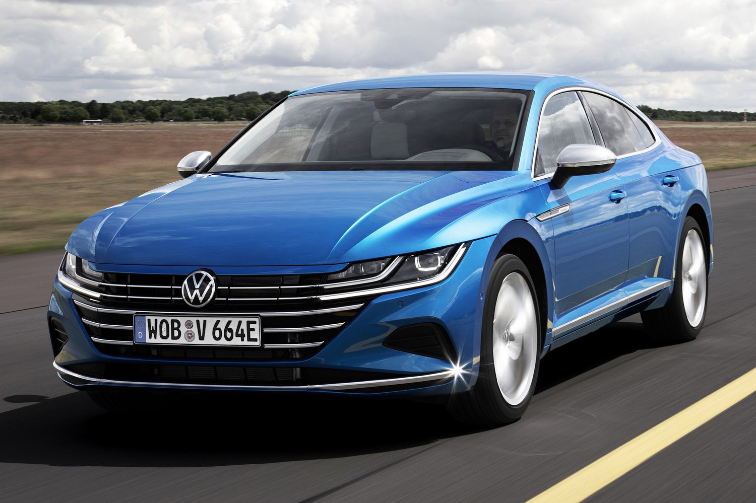 Kombiként, konnektoros hibridként újult meg a VW Arteon 38