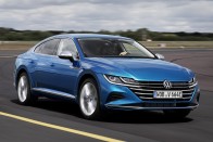 Kombiként, konnektoros hibridként újult meg a VW Arteon 79