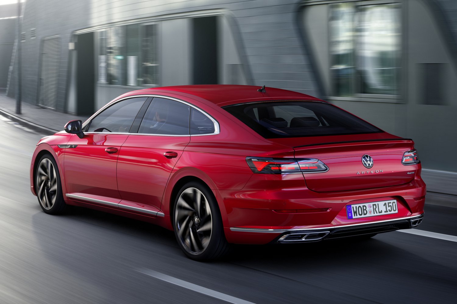 Kombiként, konnektoros hibridként újult meg a VW Arteon 40