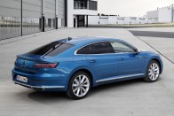 Kombiként, konnektoros hibridként újult meg a VW Arteon 73