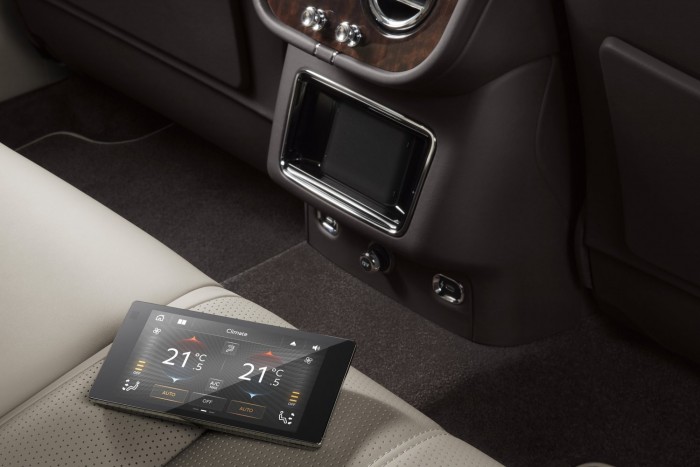 Frissült a Bentley óriási szabadidőjárműve 7