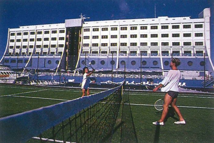 Észak-Koreában található a világ első lebegő hotelje