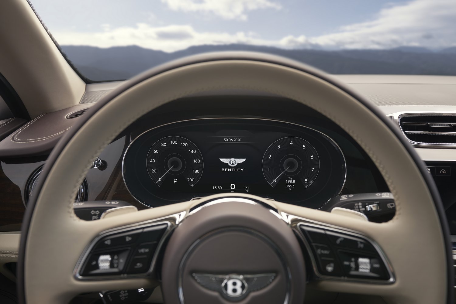 Frissült a Bentley óriási szabadidőjárműve 31