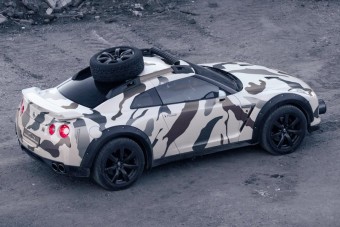 Terepjárót faragtak a Nissan GT-R-ből