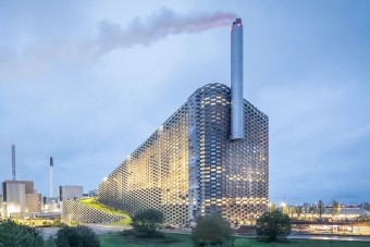 A világ legmagasabb mászófala épül Európa egyik legmenőbb épületén