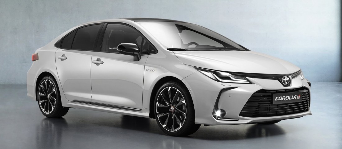 Sportszedánnak álcázták ezt a Toyotát