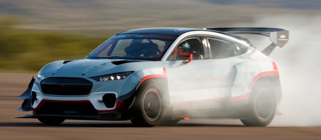 Hét elektromotor hajtja ezt a villanyautót