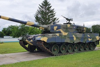 Katonai járművek lepik el a magyar utakat