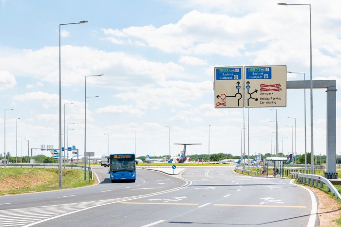 Új körforgalmat adtak át a ferihegyi reptérnél