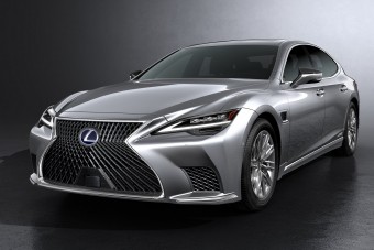 Brokáttal, holdfénnyel újult a Lexus LS