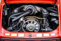 Új motor fejlesztéséhez használták a mandarin színű Porsche 911S-t 25