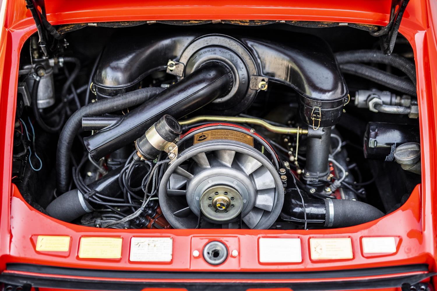 Új motor fejlesztéséhez használták a mandarin színű Porsche 911S-t 6
