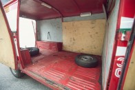 A belga Ferrari-kereskedő kopott furgonja 16