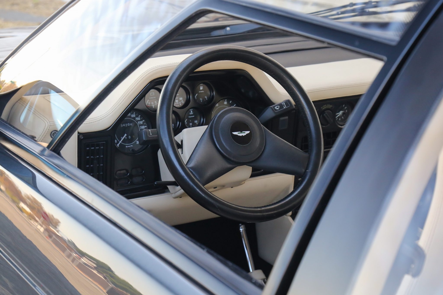 A 80-as évek legmerészebb Aston Martinja 12