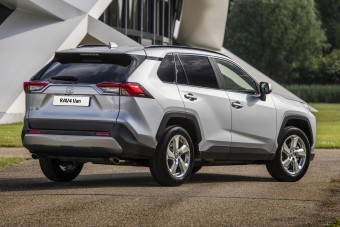 Furgont faragtak a Toyota RAV4-esből