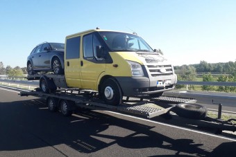 Trélerre pakolt trélert fogtak az M5-ösön