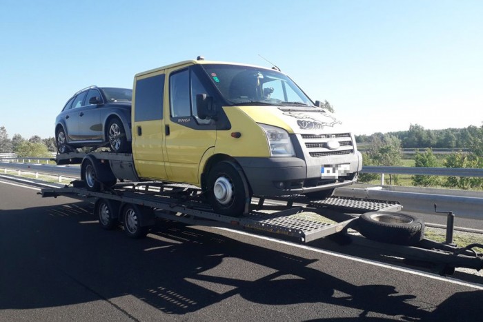 Trélerre pakolt trélert fogtak az M5-ösön