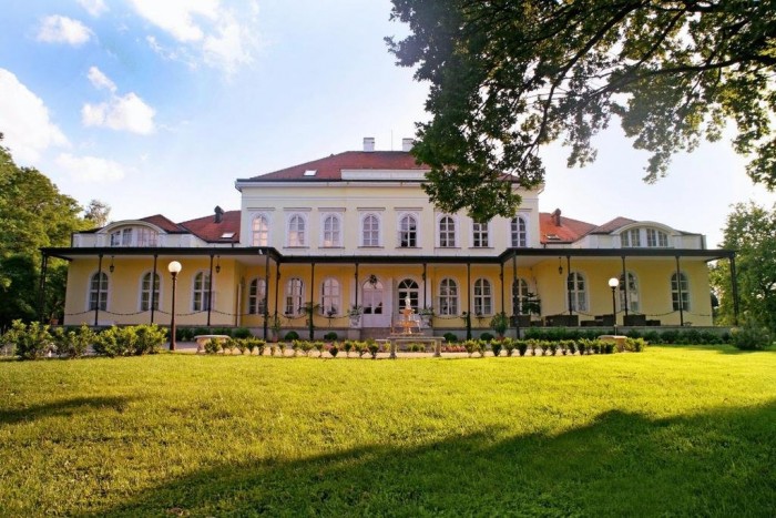 950 millióért úgy élhetsz, mint a régi magyar hercegek 4