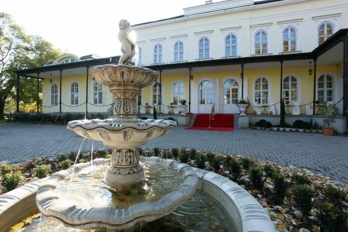 950 millióért úgy élhetsz, mint a régi magyar hercegek 3