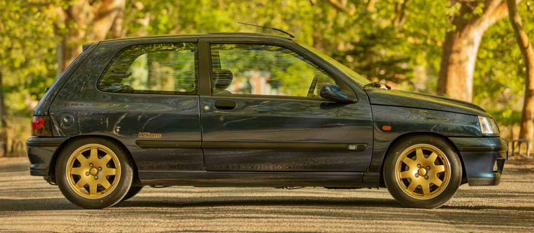 Ínyenceknek való az arany felniken feszítő Renault Clio Williams