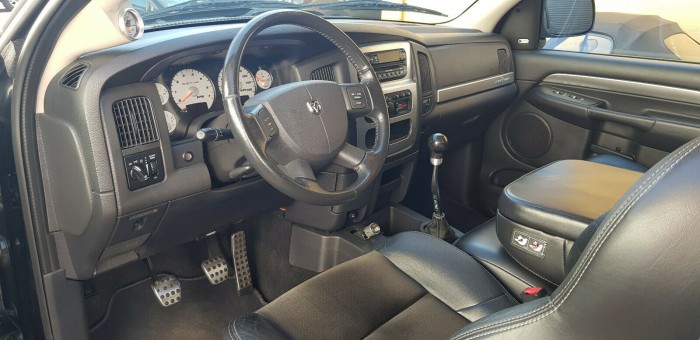 10 millióért adják használtan a legőrültebb platós lóerőgyárat 5