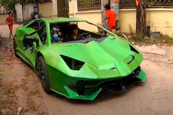Ezek a srácok midenféle kacatból építenek Lamborghinit, és nagyon élvezik