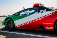 Olasz trikolórban szaladgál a reptéri Lamborghini 13