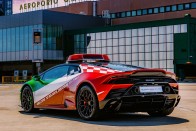 Olasz trikolórban szaladgál a reptéri Lamborghini 12
