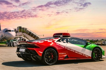 Olasz trikolórban szaladgál a reptéri Lamborghini