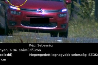 Ilyen traffipax-fotót még nem láttak a magyar rendőrök