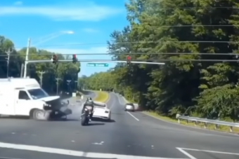 Ilyen az, ha szeretnek az égiek: ez a motoros túlélte a lehetetlent