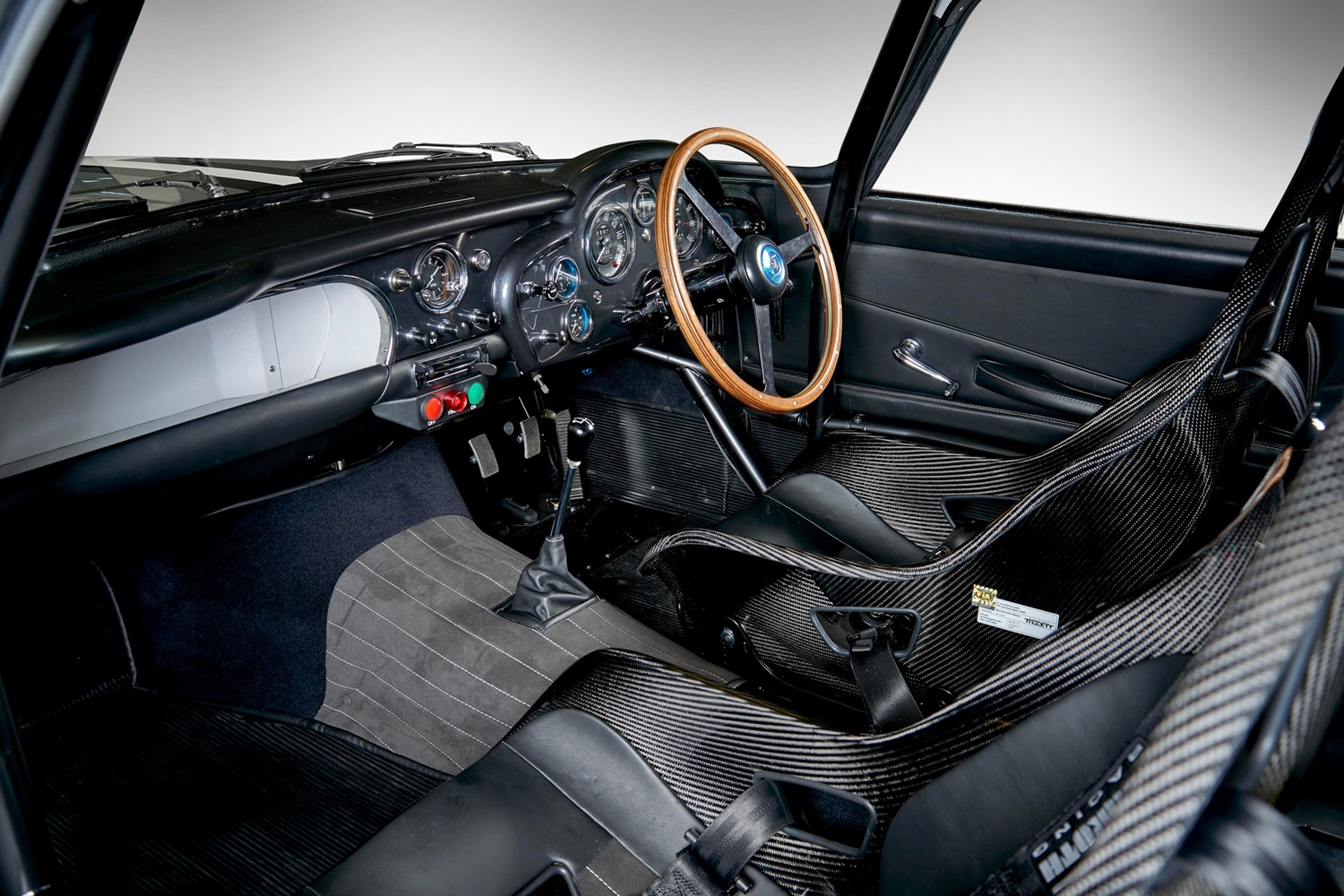 Az első új Aston Martin DB4 GT 9