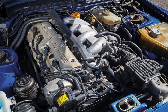 Tökéletes youngtimer a Porsche 944 S2 6