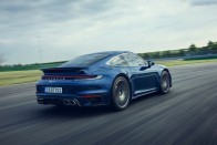 2,8 másodperc alatt gyorsul a lassabb 911 Turbo 10