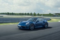 2,8 másodperc alatt gyorsul a lassabb 911 Turbo 12