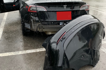 Pár centis víz szakította le az új autó lökhárítóját