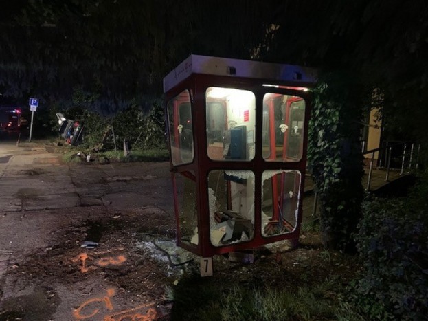 Felsorolni is nehéz, mi mindent amortizált le ittasan, bedrogozva egy autós Leányfalun 1 | Vezess Felsorolni is nehéz, mi mindent amortizált le ittasan, bedrogozva egy autós Leányfalun 1