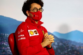 F1: A Ferrari vezetése bízik a csapatfőnökben