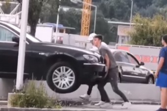 A fiúk úgy gondolták, driftelgetnek kicsit, kellemetlen vége lett