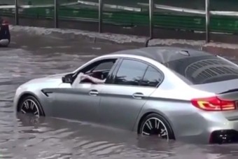 A hét videóján egy bajba került BMW-s végső elkeseredése