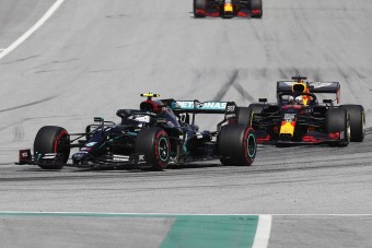 F1: A Red Bull rálicitál a Mercedesre