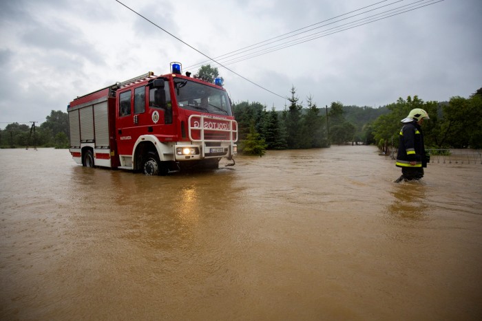 Eső miatt adtak ki riasztást autósoknak