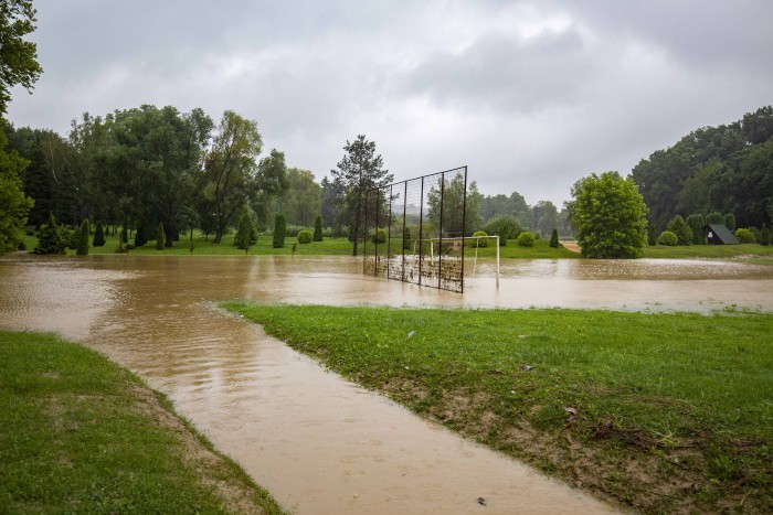 Világvége hangulatú fotókon a szombati felhőszakadás 8 | Vezess Világvége hangulatú fotókon a szombati felhőszakadás 8