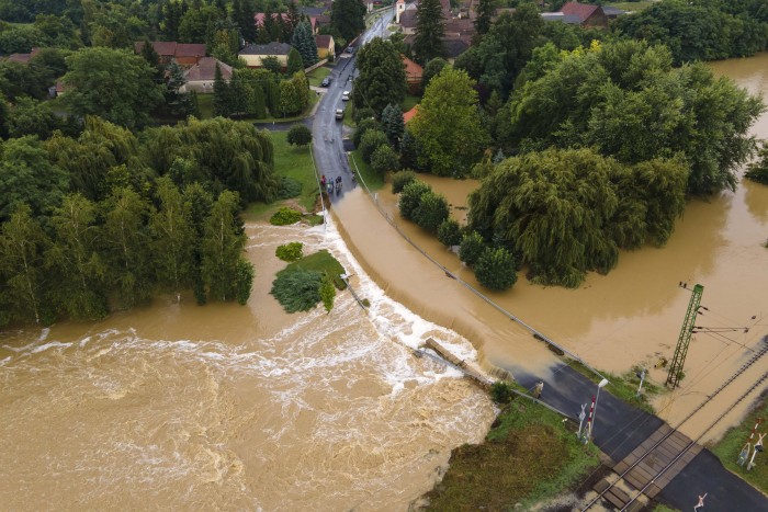 Világvége hangulatú fotókon a szombati felhőszakadás 15 | Vezess Világvége hangulatú fotókon a szombati felhőszakadás 15