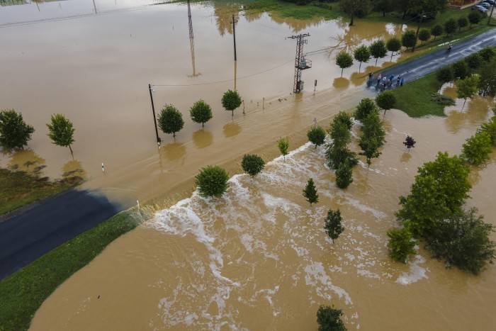 Világvége hangulatú fotókon a szombati felhőszakadás 18 | Vezess Világvége hangulatú fotókon a szombati felhőszakadás 18