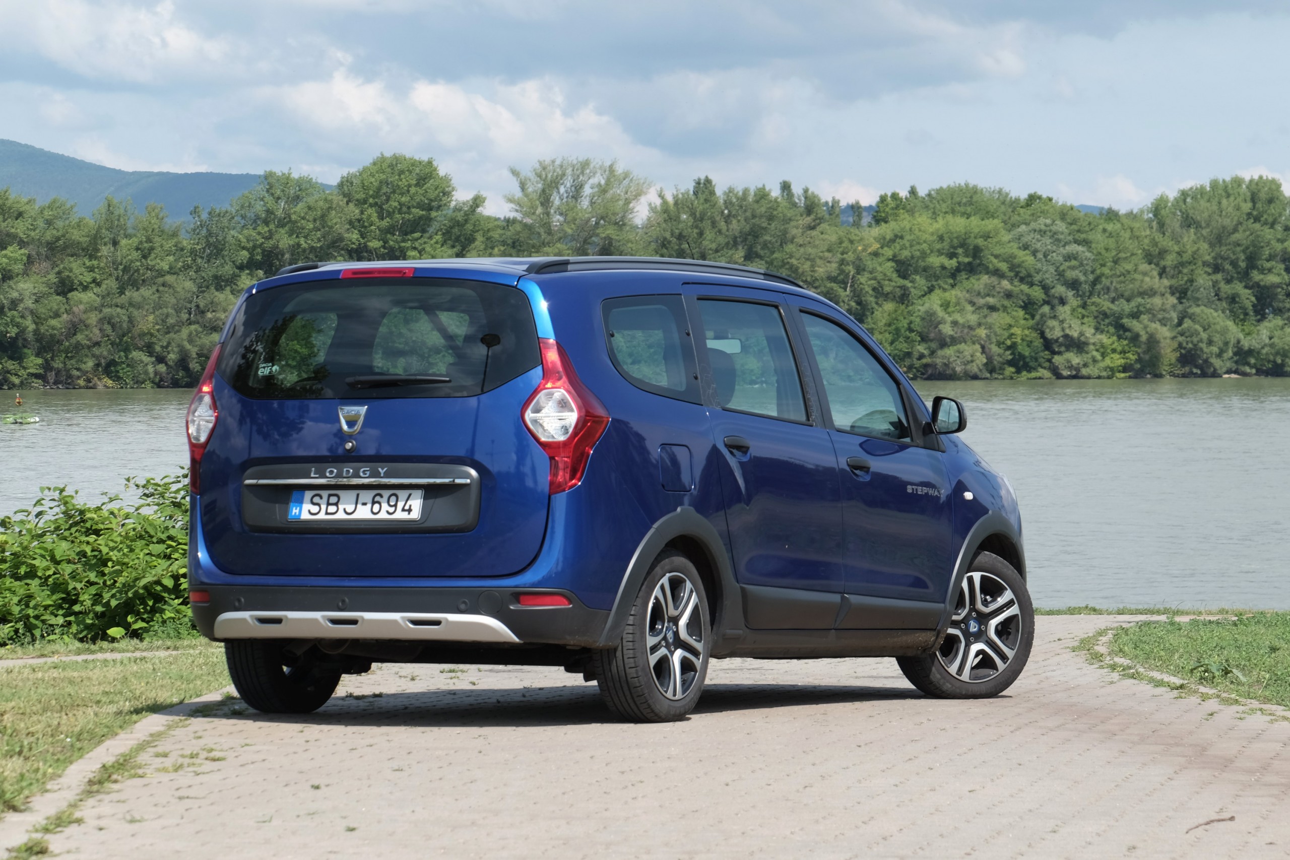 Kis pénzért nagy autó – Dacia Lodgy teszt 7
