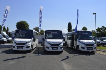 Cseh midibuszokat kapott egy magyar település
