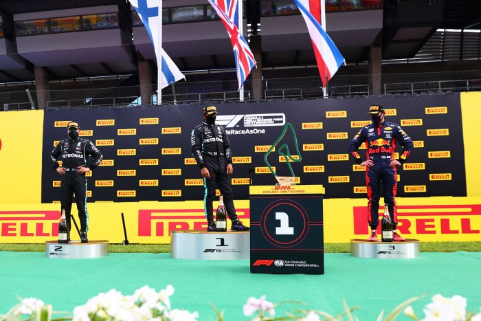 Lebuktak a Forma-1-es díjátadó robotok