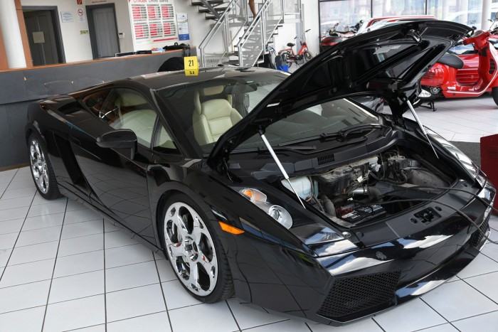 Gépfegyvere is volt a lopott luxusautókkal bizniszelő miskolci neppernek